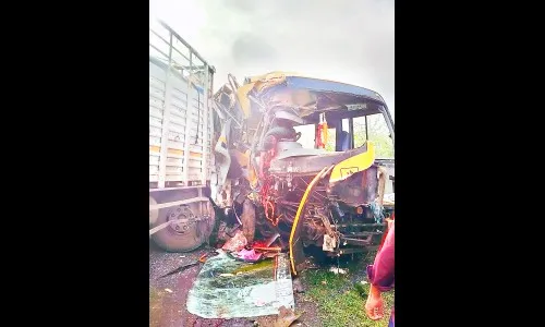 भीषण अपघातात दोघे ठार, 39 जखमी