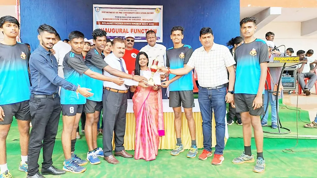 लिंगराज पदवीपूर्व महाविद्यालयाला सर्वसाधारण विजेतेपद