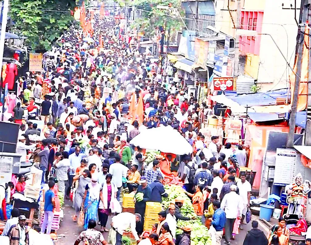 गणेशोत्सवासाठी उत्साही खरेदी