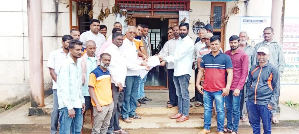 मराठीतून परिपत्रके द्या : वाघवडे ग्रा.पं.ला निवेदन