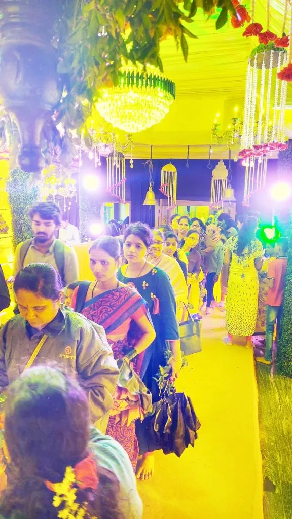 दुसऱया सोमवारीही भाविकांनी फुलली शिवालये