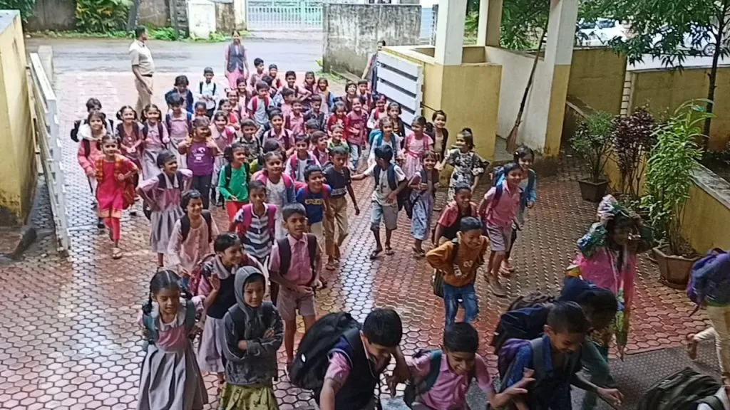 अखेर आठ दिवसांनी त्या शाळा सुरु