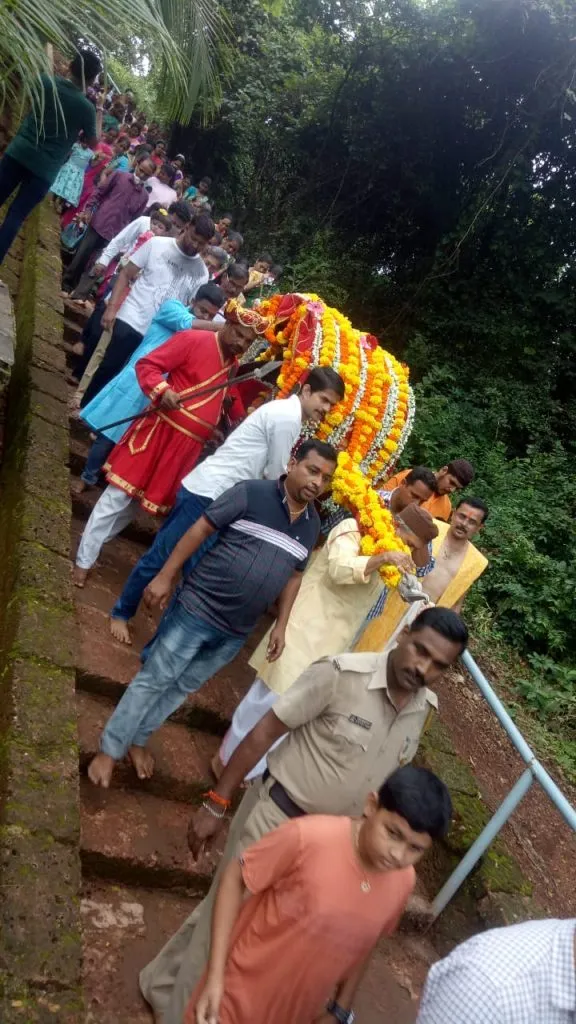Ratnagiri : गणपतीपुळे येथे हजारो भाविकांनी घेतले ‘श्रीं’चे स्पर्श दर्शन