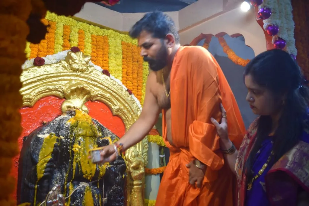 बिनखांबी मंदिरातील गणेशमूर्तीची विधीवत पुनर्प्राणप्रतिष्ठापना