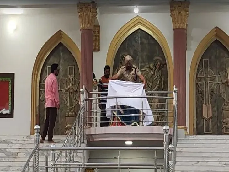 पंजाबमध्ये चर्चवर हल्ला ः येशूच्या मूर्तीची विटंबना