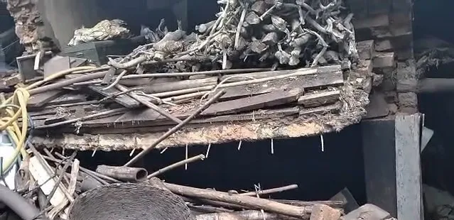 पावसामुळे मध्यरात्री कोसळले घर