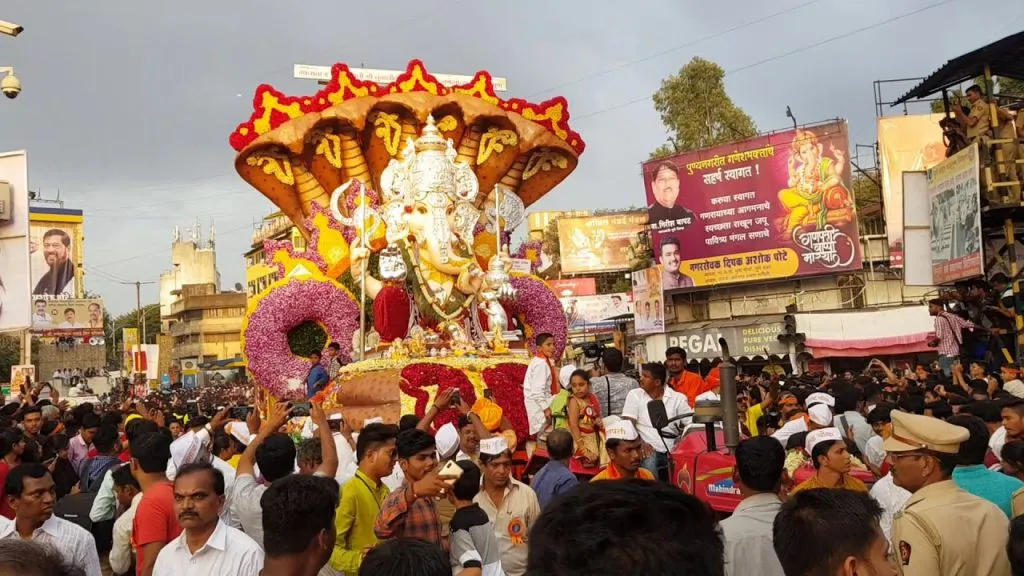 पुण्यात मानाच्या गणपतींविरोधात बंड