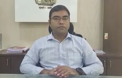 कास रस्त्यावरील अतिक्रमणे हटविण्याबाबत जिल्हाधिकाऱ्यांनी सोडलं मौन