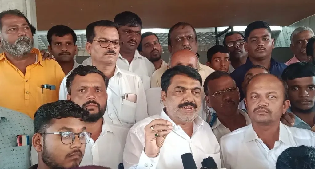 सभासदांचा विरोध पाहून सभा गुंडाळली