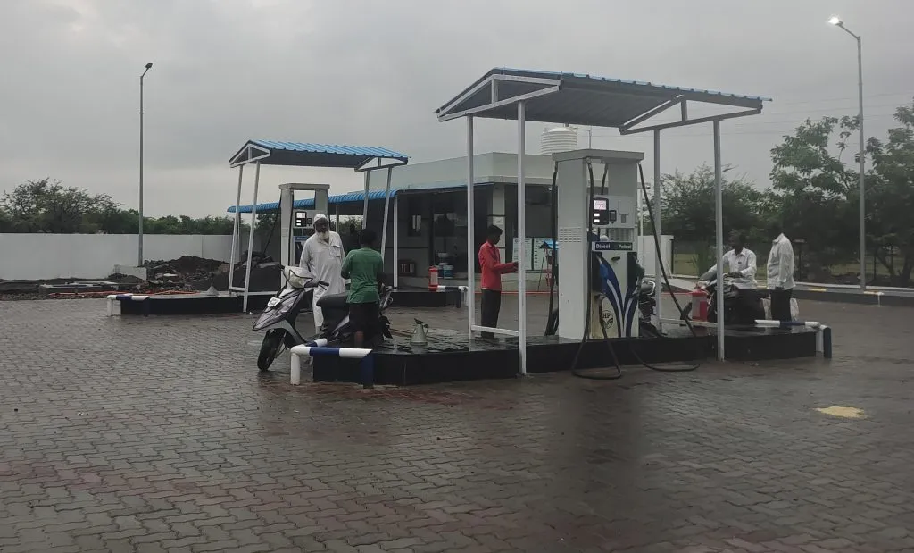 दिघंचीत बाजार समितीच्या पेट्रोल पंपावर सशस्त्र लूट