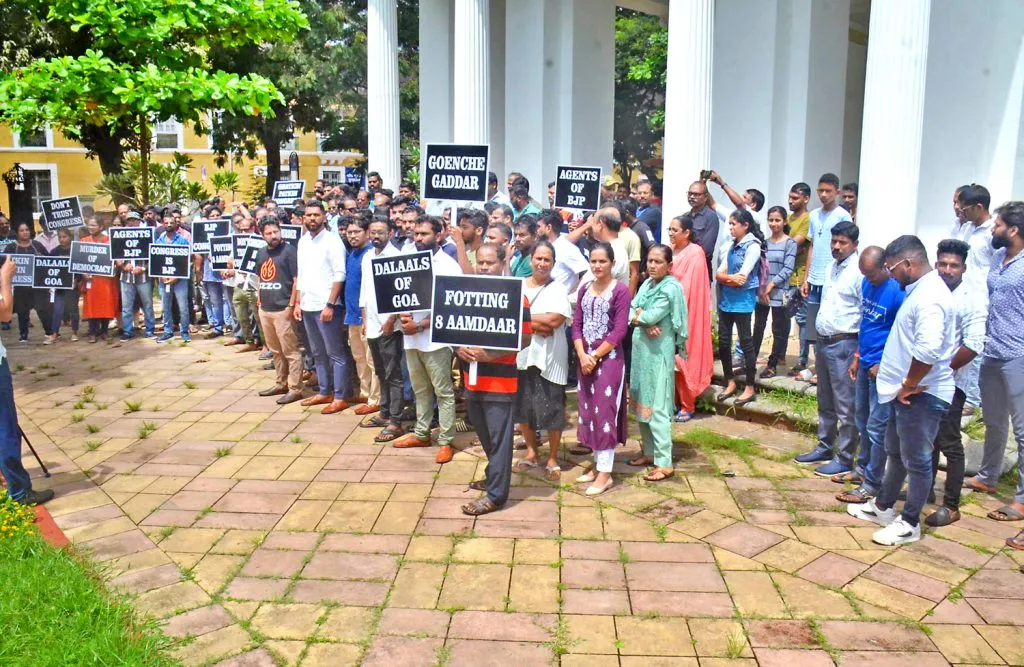 राजीनामे देऊन निवडून येऊन दाखवा