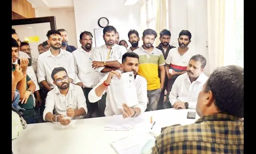 पणजीतील टपाल अधिकाऱयांना घेराव