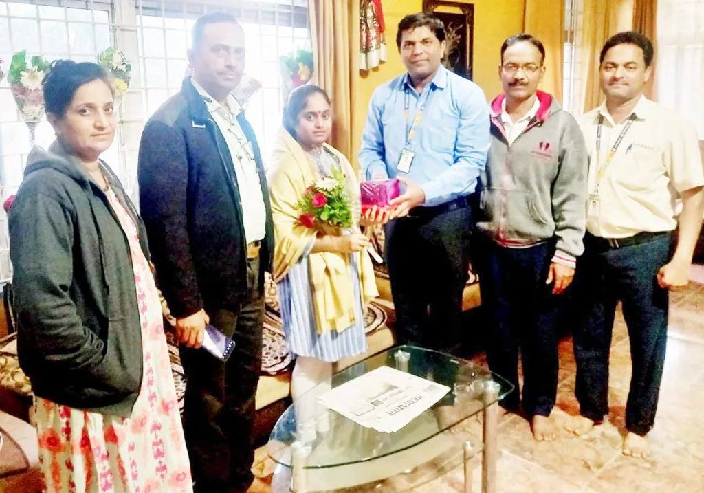 ‘लोकमान्य’च्या उचगाव शाखेतर्फे ऋचा पावशे हिचा गौरव