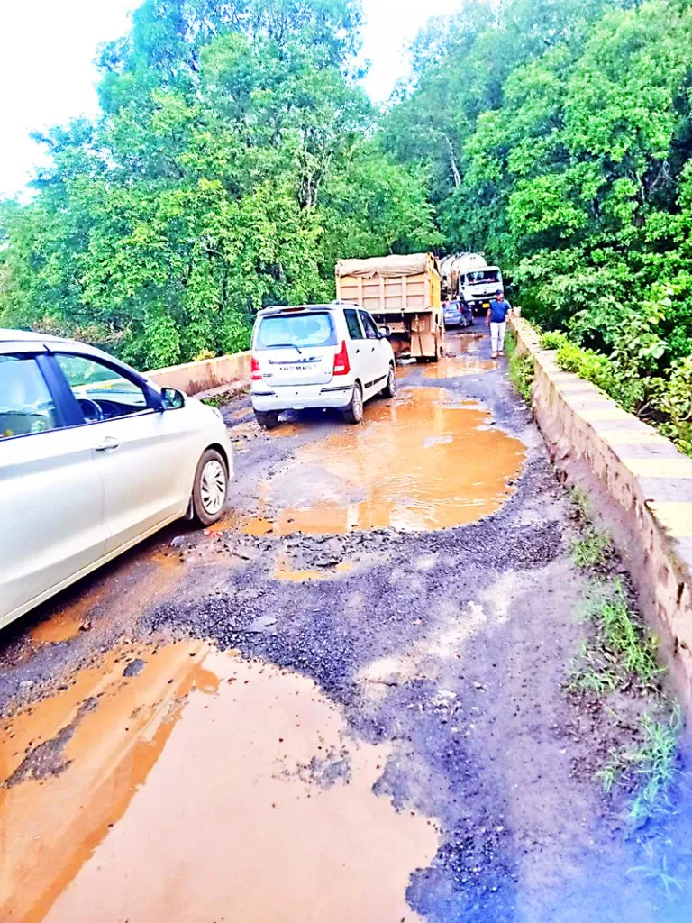 चोर्ला मार्ग म्हणजे मृत्यूला आमंत्रणच