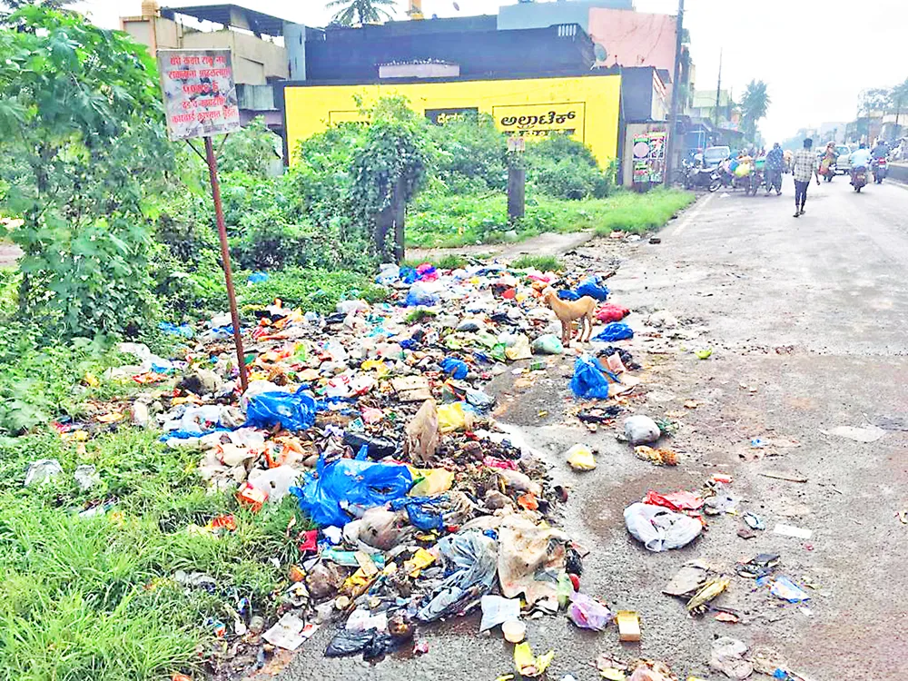 सुशोभिकरण केल्याने नवीन ठिकाणी टाकला कचरा