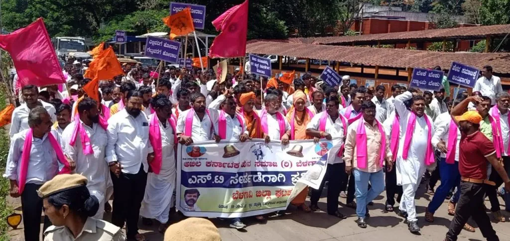 हेळवी समाजाच्या वतीने जिल्हाधिकाऱ्यांना निवेदन