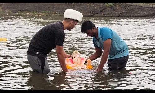 भक्तीमय वातावरणात घरगुती बाप्पांचे विसर्जन