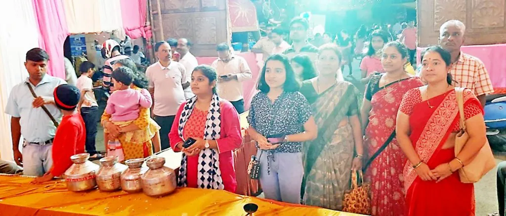 गर्दीने फुलले शहरातील रस्ते