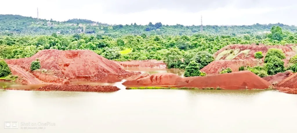 पिसुर्लेतील चिरेखाणीच्या खंदकांचा प्रश्न ऐरणीवर