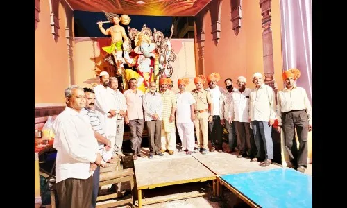 शहापूर विभाग सार्वजनिक गणेशोत्सव मंडळातर्फे मिरवणुकीचे उद्घाटन