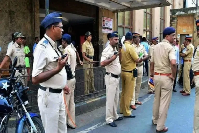 मुंबईला पुन्हा बॉम्बने उडविण्याची धमकी