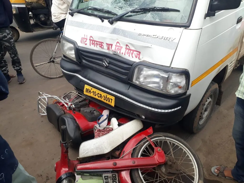 दूध टेम्पोच्या धडकेत मोटरसायकलस्वार ठार