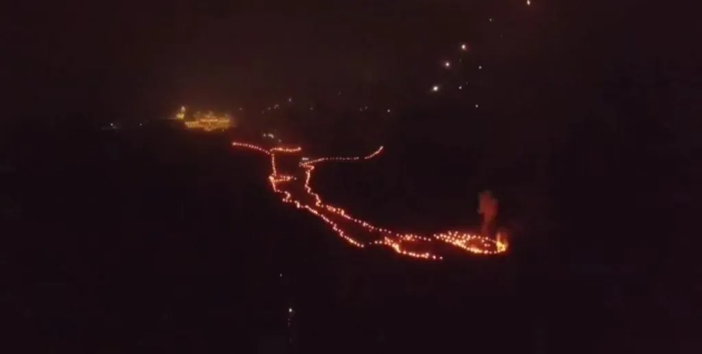 प्रतापगडावरील भवानीमातेच्या मंदिराला 362 वर्षे पूर्ण 362 मशालींनी उजळला किल्ले प्रतापगड