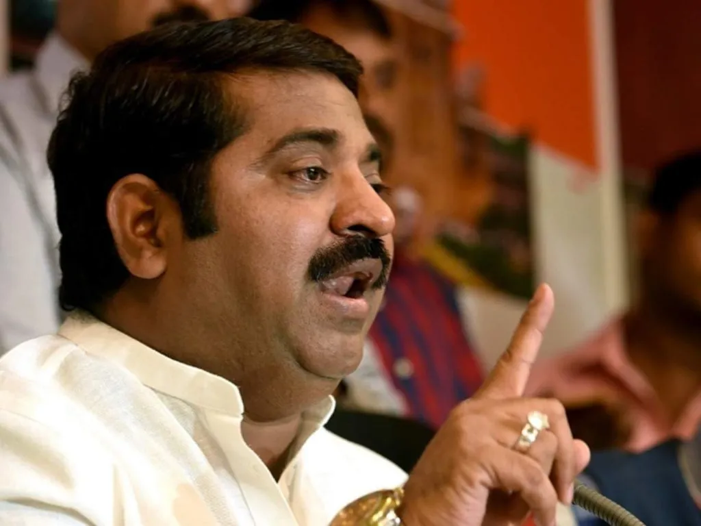 वेदांताकडे किती खंडणी मागितली? आदित्य ठाकरेंनी याची माहिती द्यावी