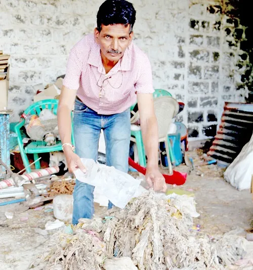 प्लास्टिक बेततंय मुक्या प्राण्यांच्या जिवावर