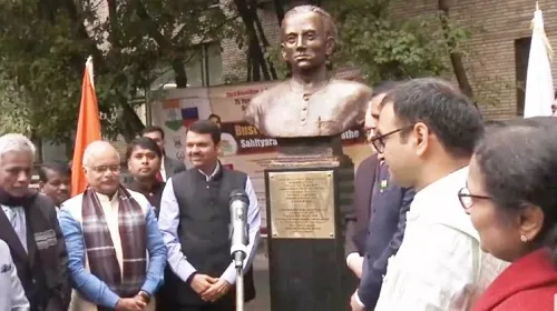 रशियात लोकशाहीर अण्णाभाऊ साठे यांच्या पुतळयाचे अनावरण