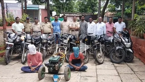 फिल्मी स्टाईलने पाठलाग करत तिघा मोटारसायकल चोरट्यांना केलं जेरबंद