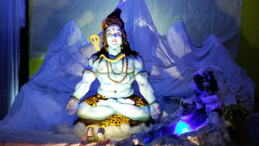 जटाधारी शिवशंकराचा साकारला देखावा