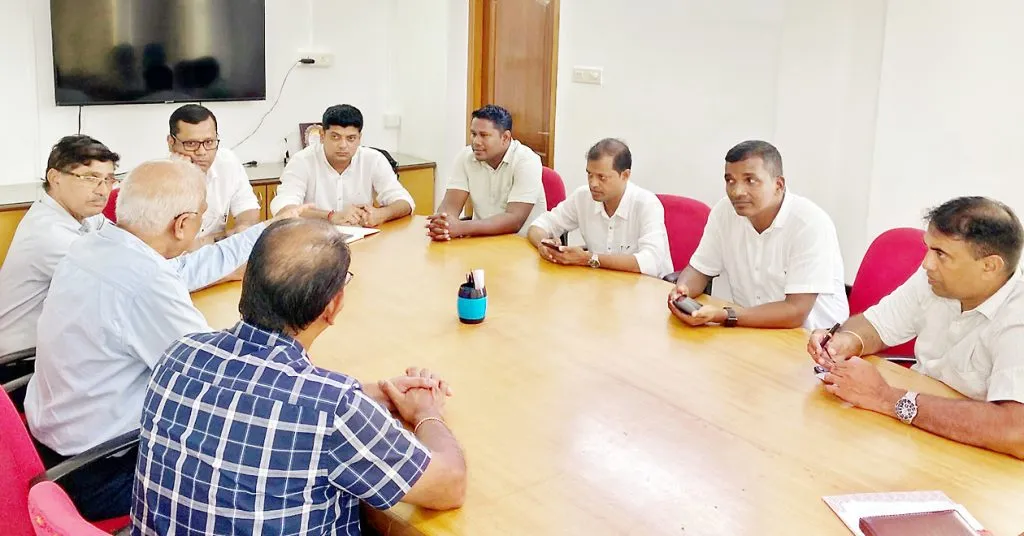 जिल्हा पंचायतीच्या दारूण पराभवानंतर काँग्रेस पक्षाचे नेते जागे झाले