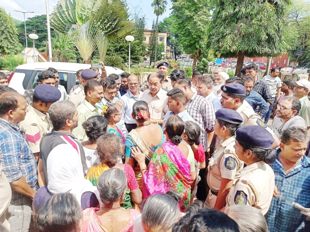 फोंडय़ातील दिवाळी बाजार फुटपाथवर भरविण्यास विरोध