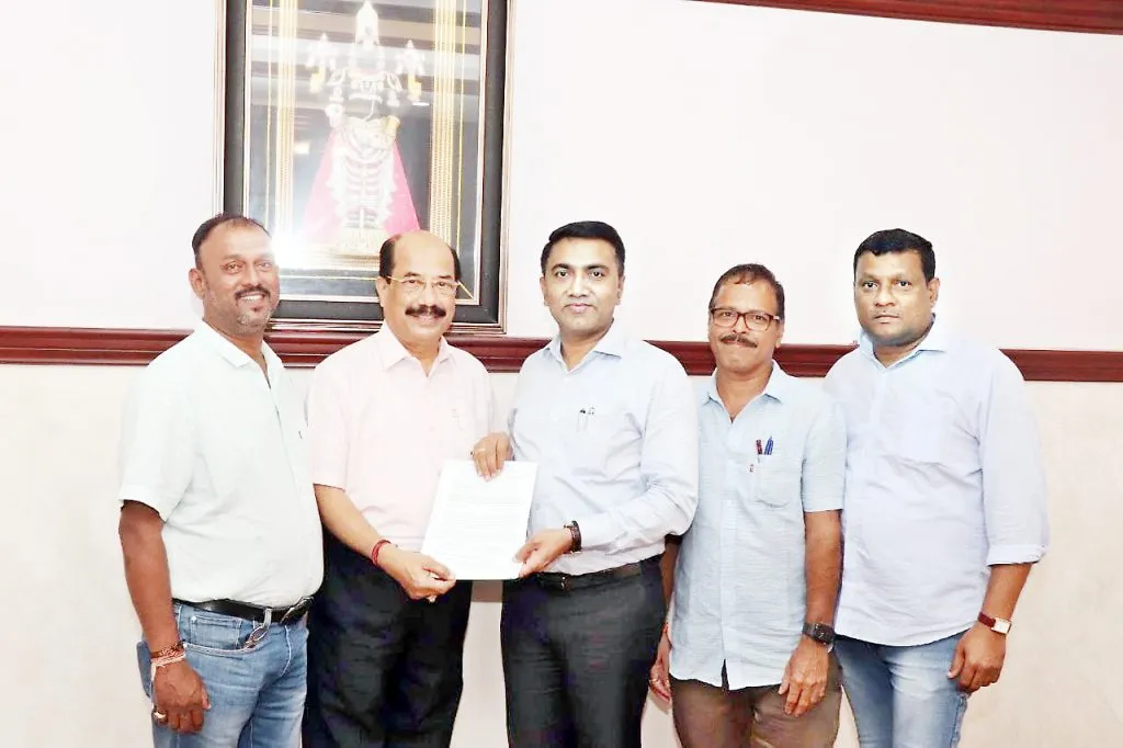 गोवा मद्यार्क विक्रेता संघटनेची मुख्यमंत्र्यांना भेट