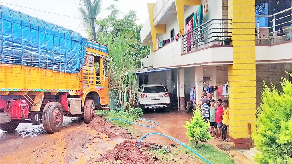 अन्नभाग्य ट्रकची बामणवाडी मार्गे वाहतूक थांबवा