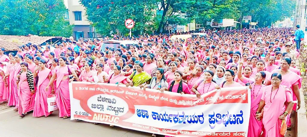 आम्हाला कायमस्वरूपी नोकरीत सामावून घ्या!