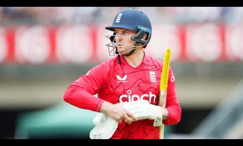 इंग्लंड संघाची घोषणा, रॉयचे पुनरागमन