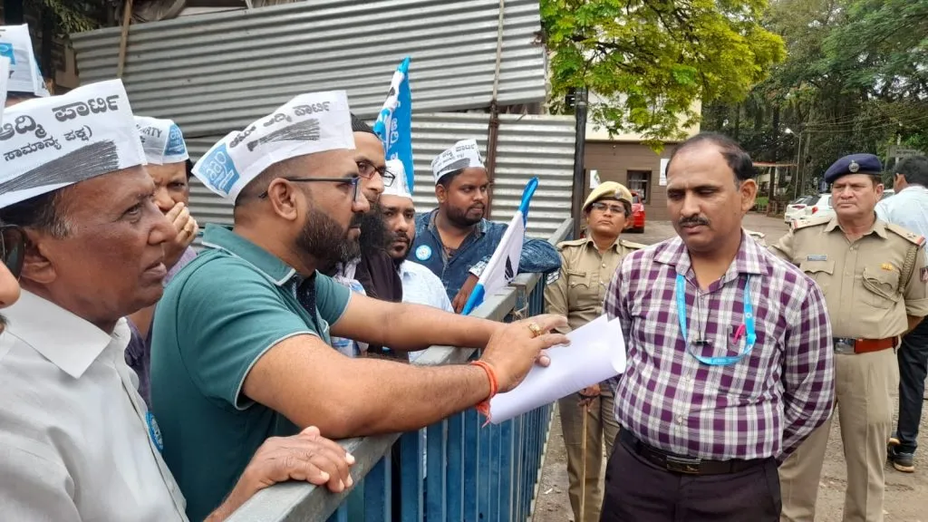 शेतकऱ्यांच्या ऊसाला योग्य भाव द्या