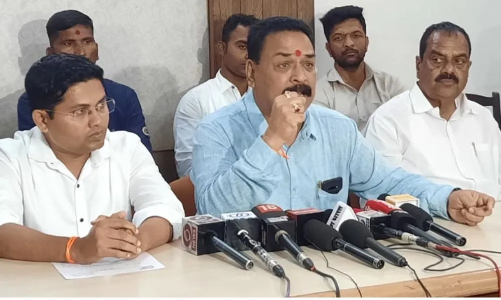 शिवाजी विद्यापीठाच्या निवडणुकीत ठाकरे गटाची शिवसेना उतरणार;संजय पवारांची घोषणा