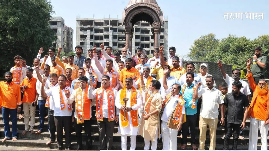 Kolhapur : ‘मशाल रॅली’द्वारे शिवसेनेचे सीमाबांधवांना पाठबळ