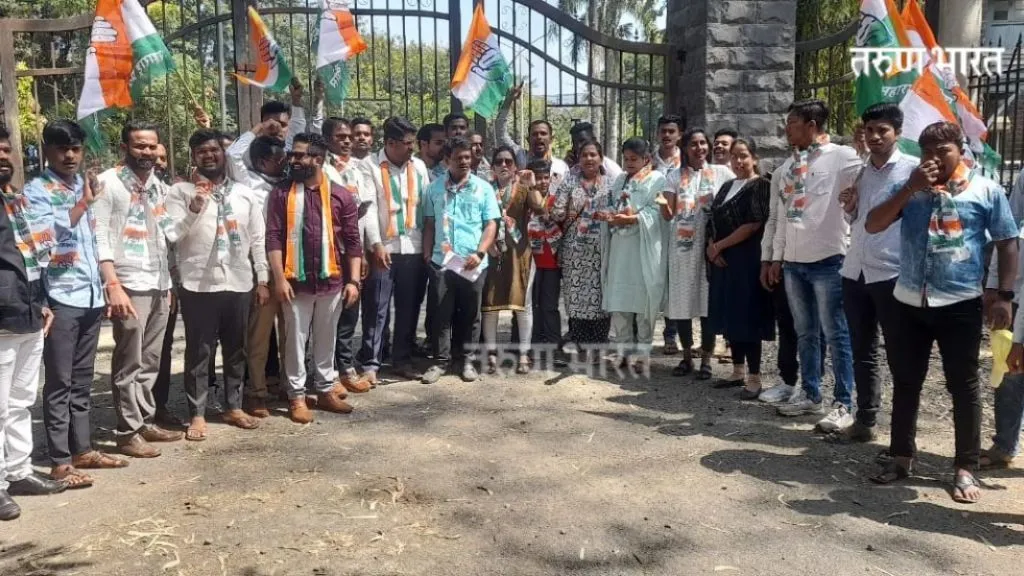 Kolhapur : महाराष्ट्रातील उद्योग बाहेर गेल्याच्या निषेधार्थ युवक काँग्रेसची रॅली