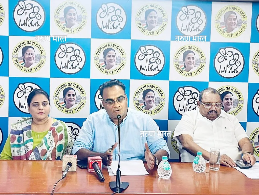 मुख्यमंत्र्यांनी निलंबित केलेल्या नऊ अधिकाऱयांची नावे जाहीर करावी