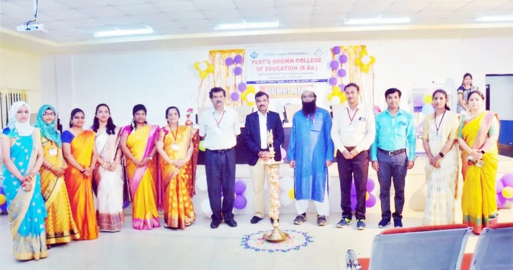 शेख शिक्षण महाविद्यालयात माजी विद्यार्थ्यांचा मेळावा