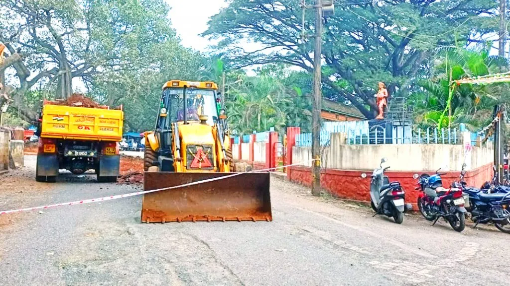 जिल्हाधिकारी कार्यालय आवारातील कामे युद्धपातळीवर