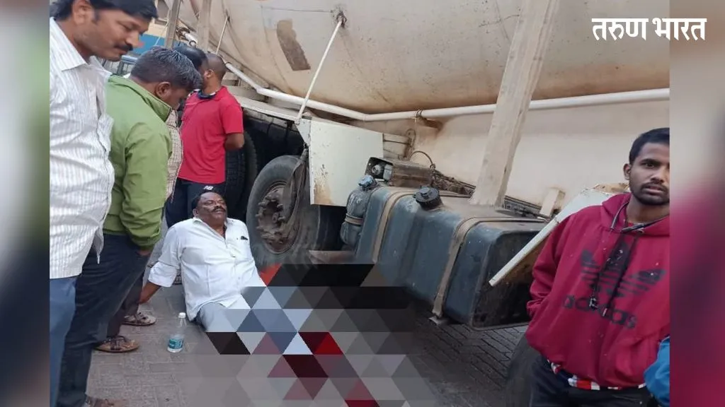 बेळगावच्या छत्रपती शिवाजी उद्याना जवळ ट्रक धड़क