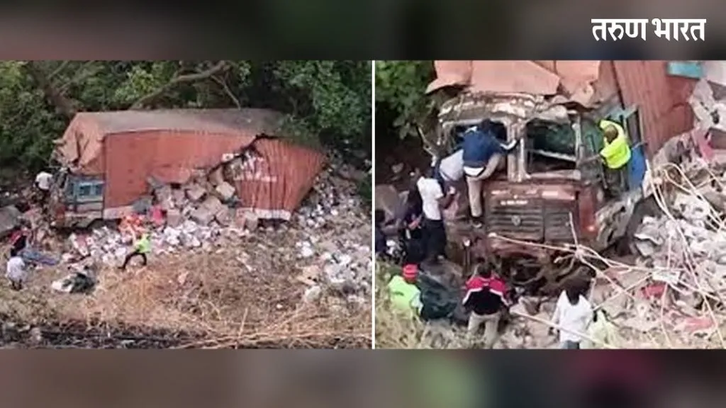 मुंबई-पुणे एक्स्प्रेस वेवर तीन ट्रकचा भीषण अपघात; 100 फूट दरीत कोसळला ट्रक