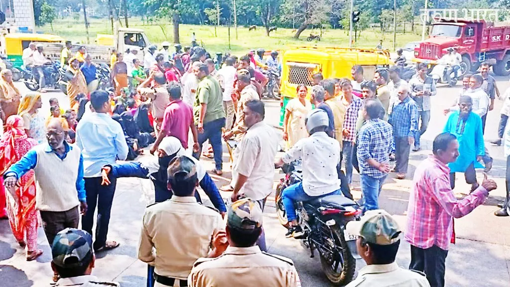 पाण्यासाठी खानापूर रोडवर चक्काजाम