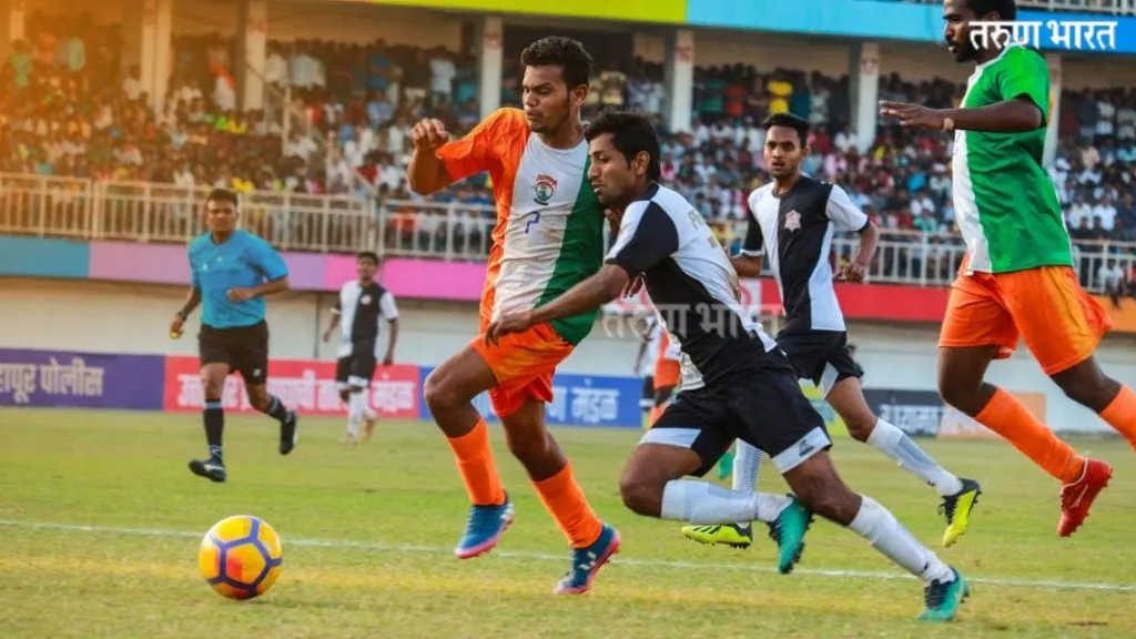 परदेशी स्टार फुटबॉलपटूंवर धनवर्षाव