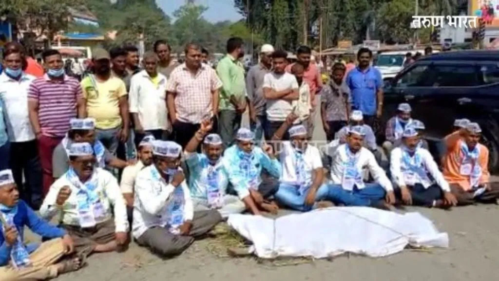 मिरजेत रस्त्यासाठी लोकप्रतिनिधींचा तिरडी मोर्चा